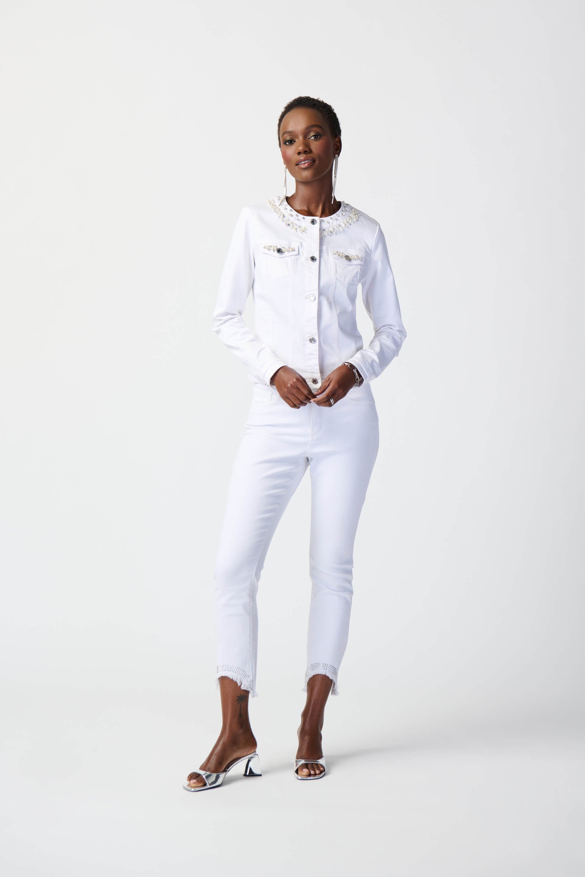 Chaqueta vaquera con bolsillos adornados - 241912