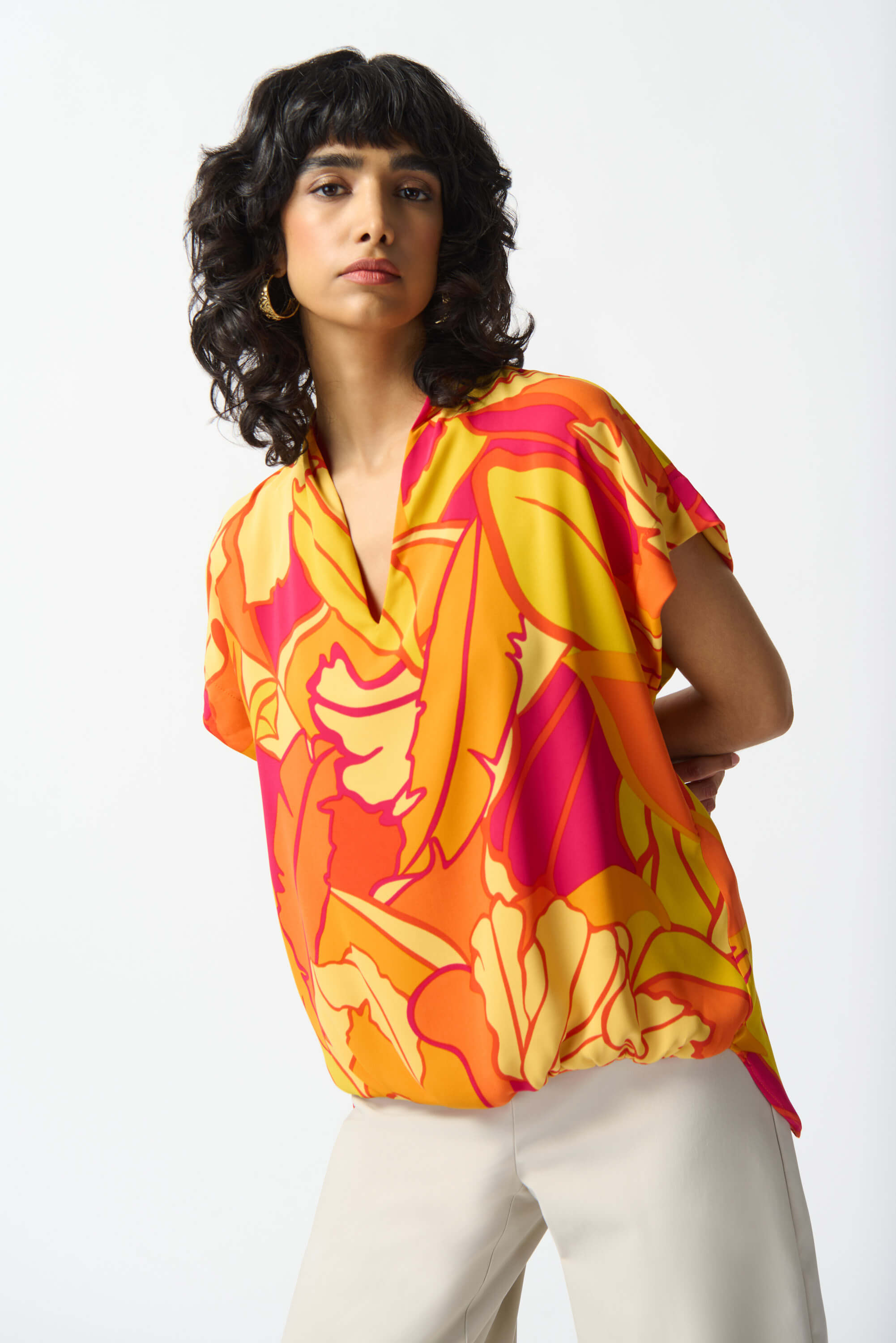 Top de corte boxy con estampado tropical - 242008