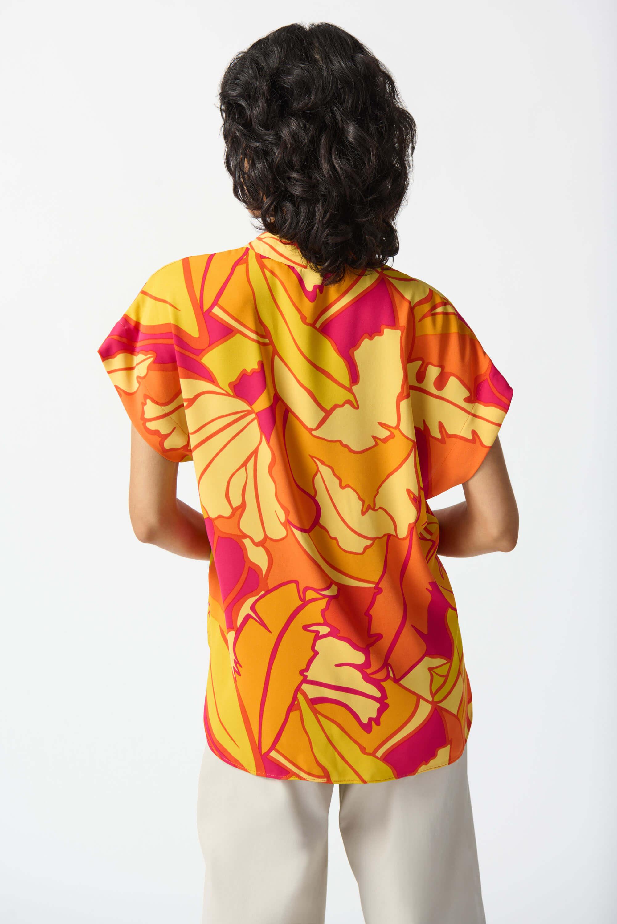 Top de corte boxy con estampado tropical - 242008