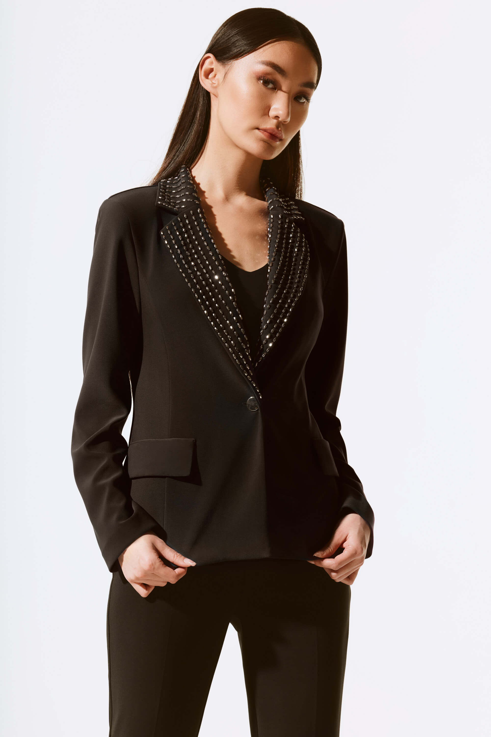 Blazer ajustado de punto sedoso con adornos - 243731