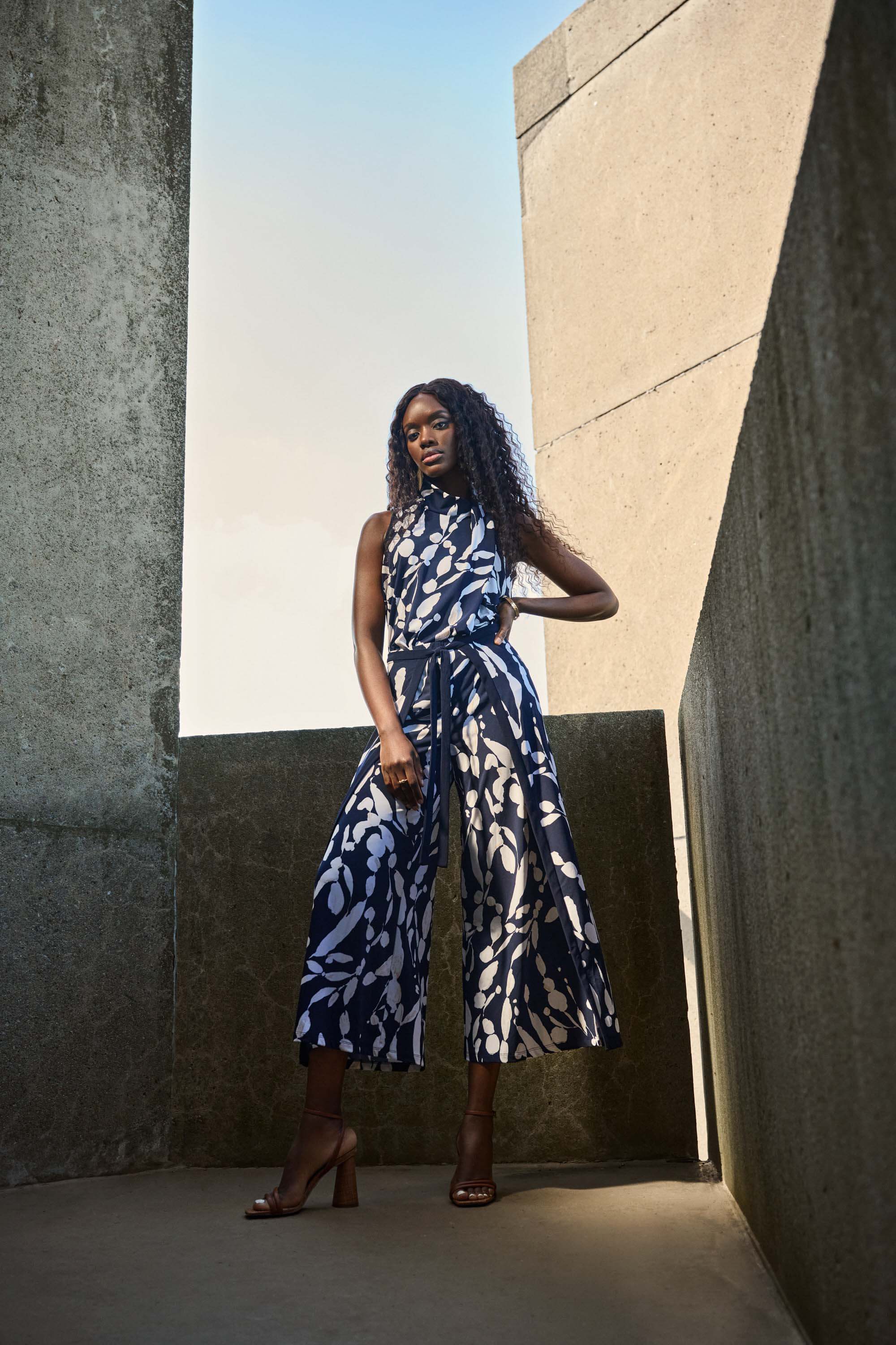 Joseph Ribkoff 251251 | Top sin mangas estampado abstracto vista frontal