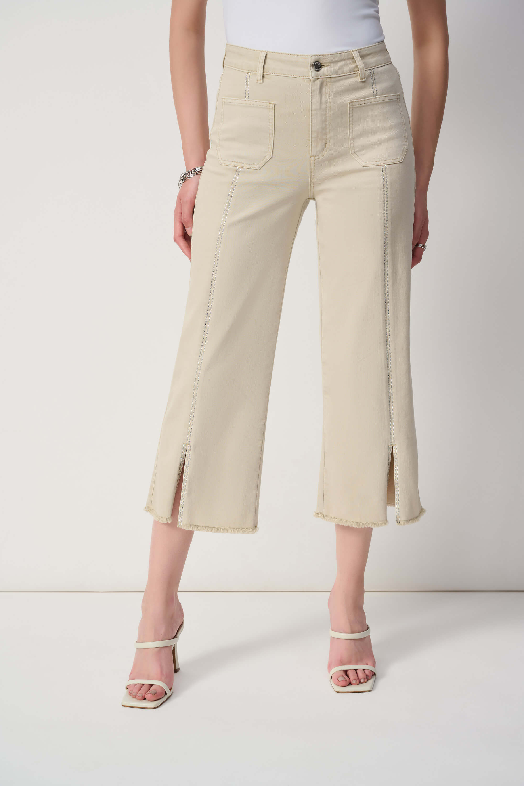 Joseph Ribkoff 251901 | Detalle de costura decorada en jeans culotte
