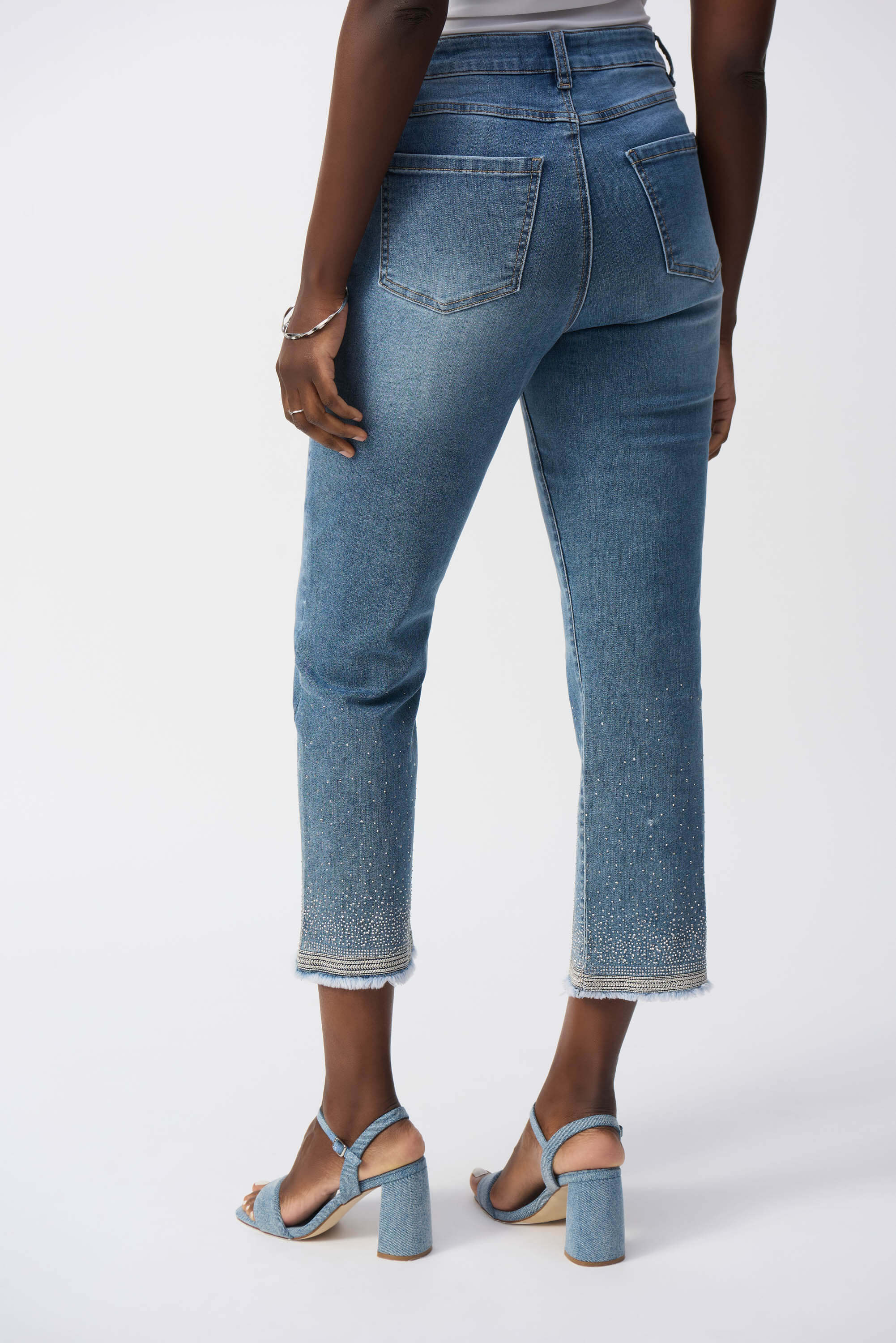 Joseph Ribkoff 251956 | Jeans crop recto con cristales vista trasera