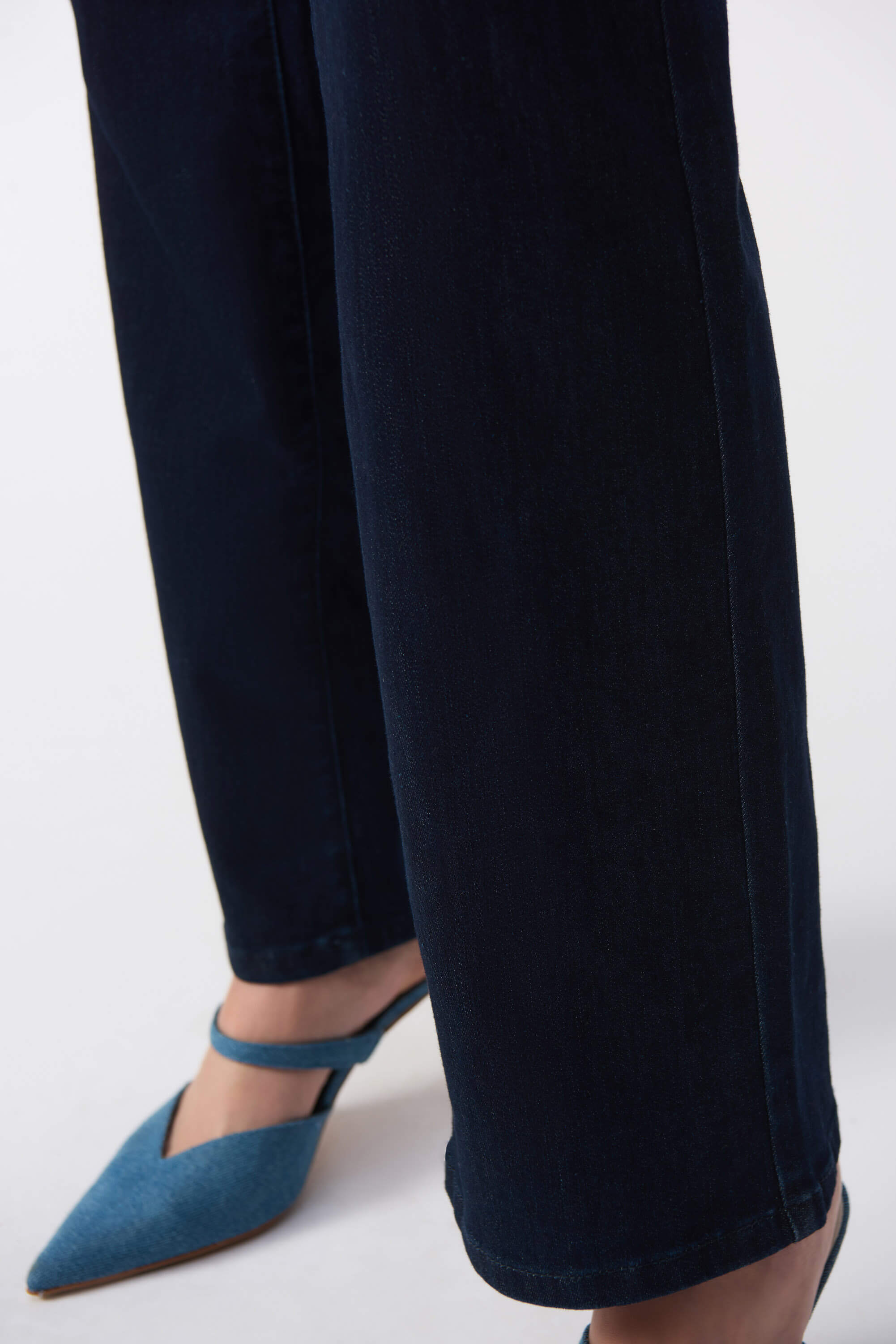 Joseph Ribkoff 251967 | Detalle de corte bootcut en jeans Brooke