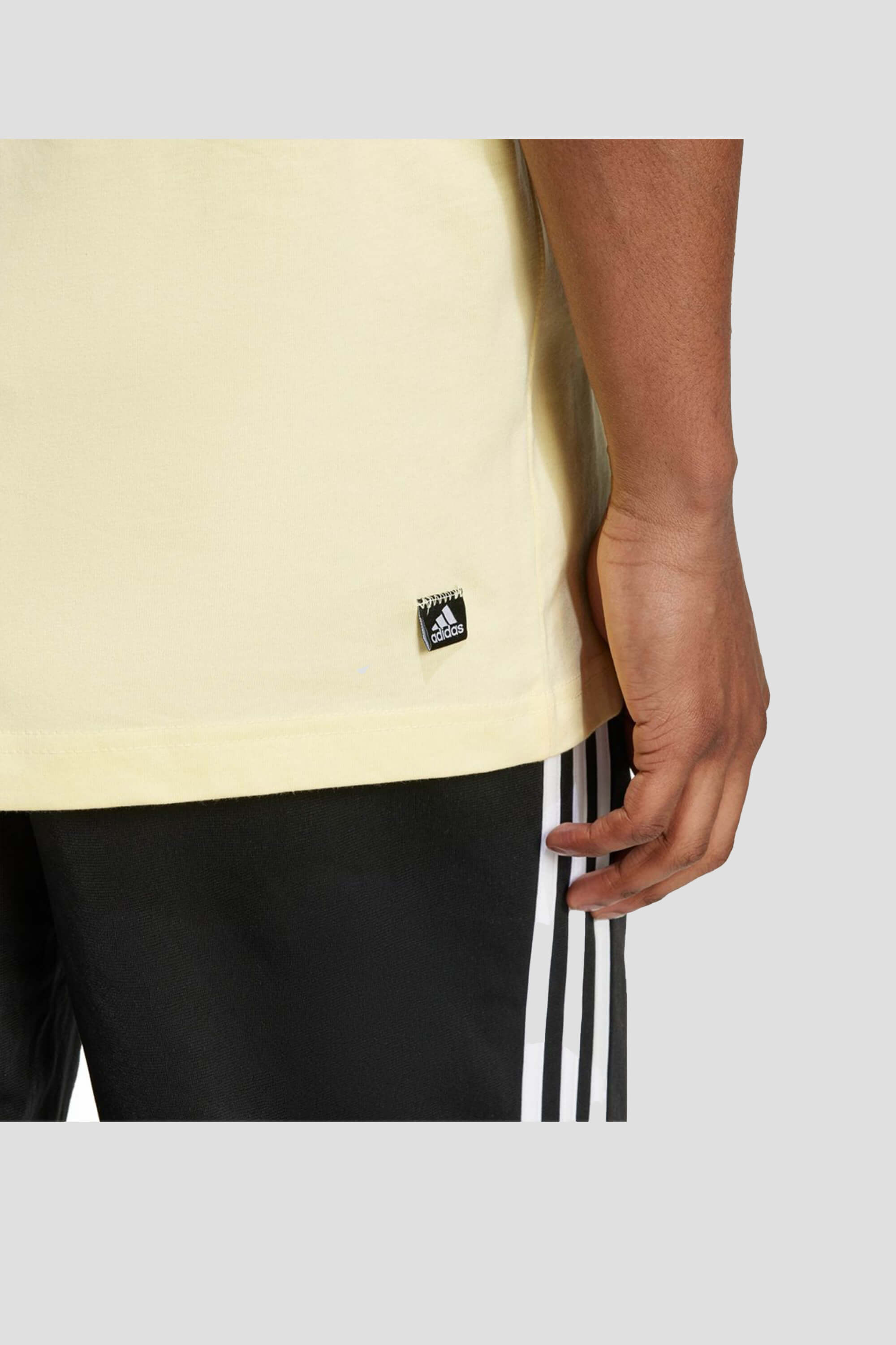 Playera Rmoji Pocket Graphic