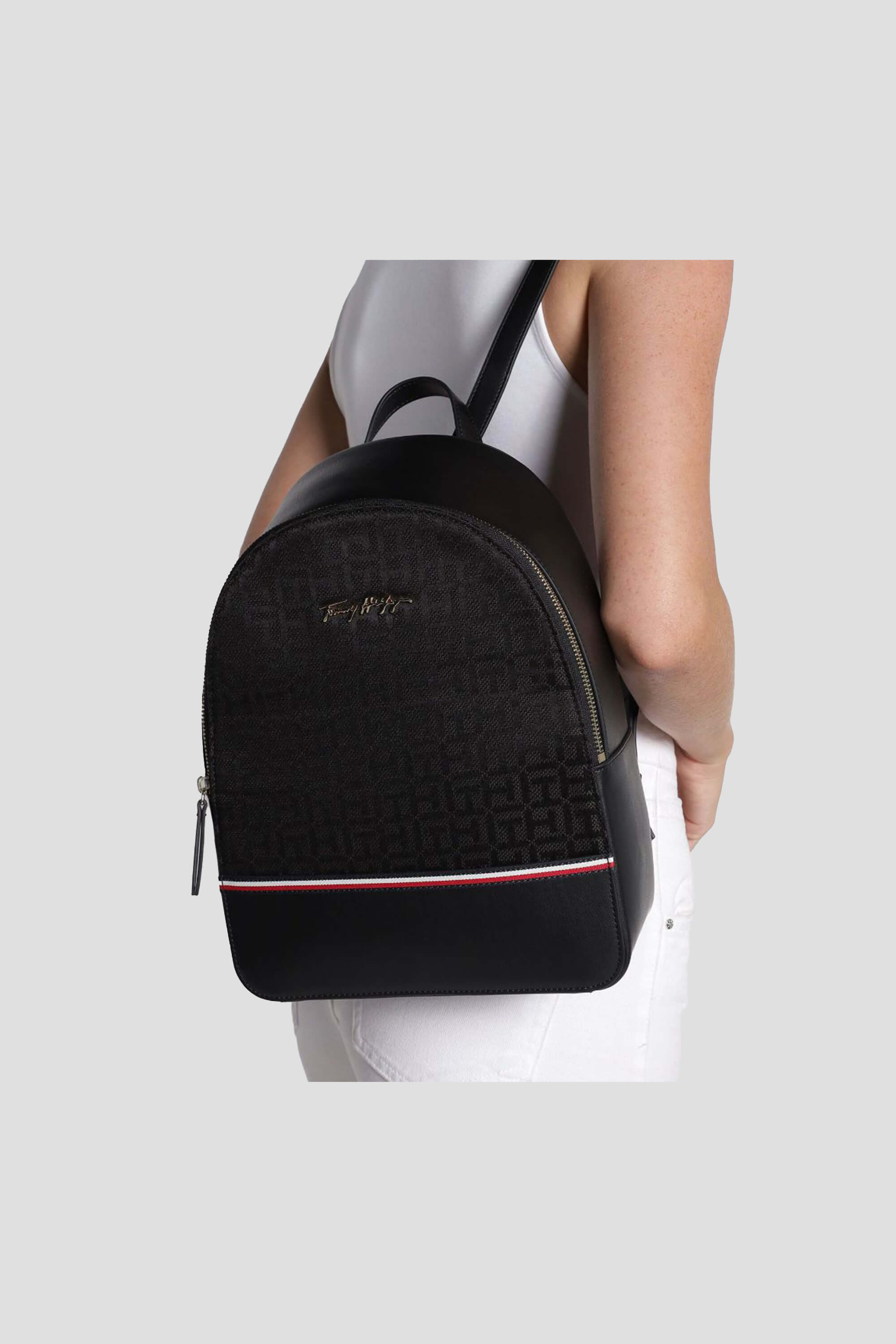 Tommy Hilfiger IM LATAM | Mochila jacquard monogram vista frontal