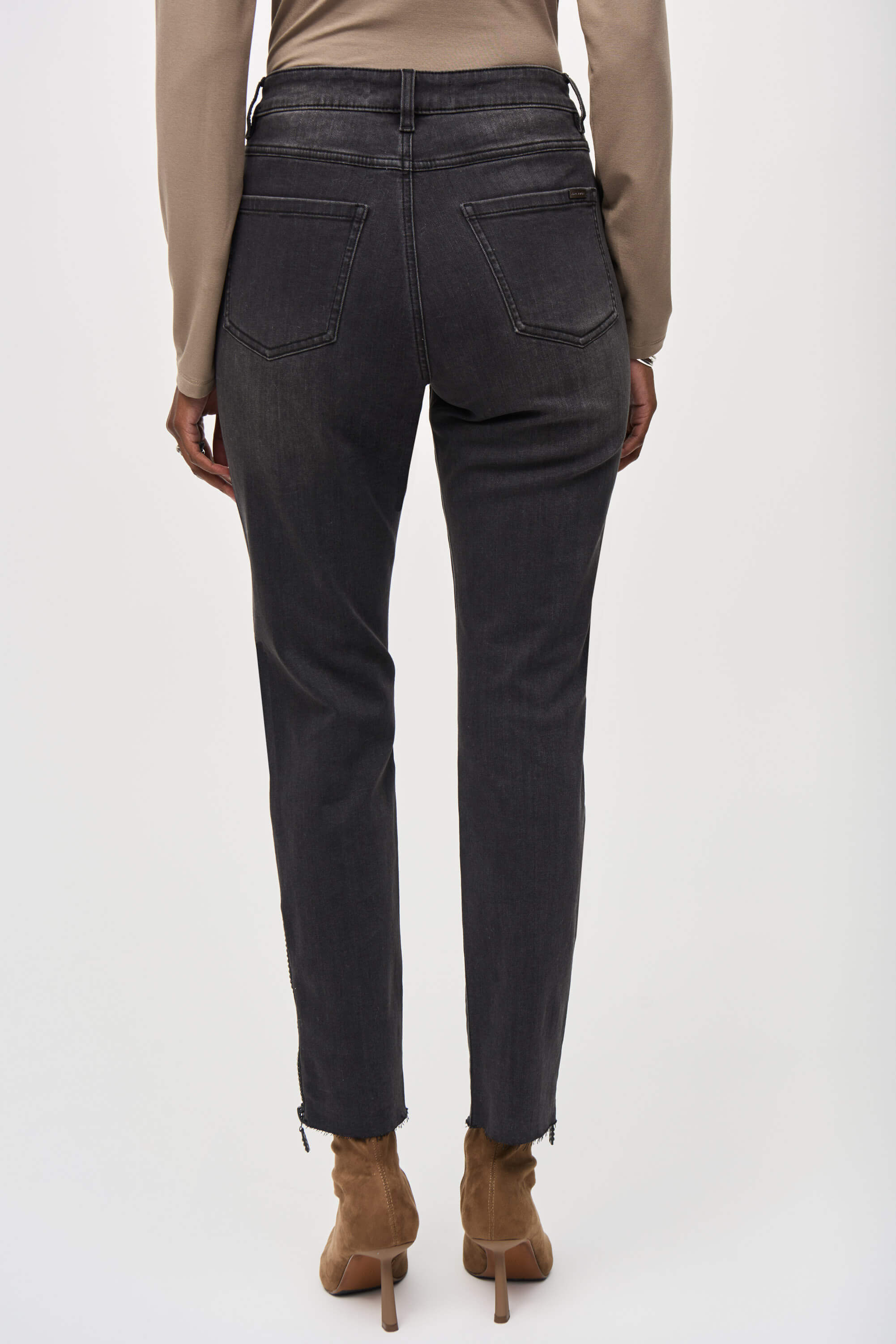 Pantalones vaqueros con pedrería y detalle de malla - 243914