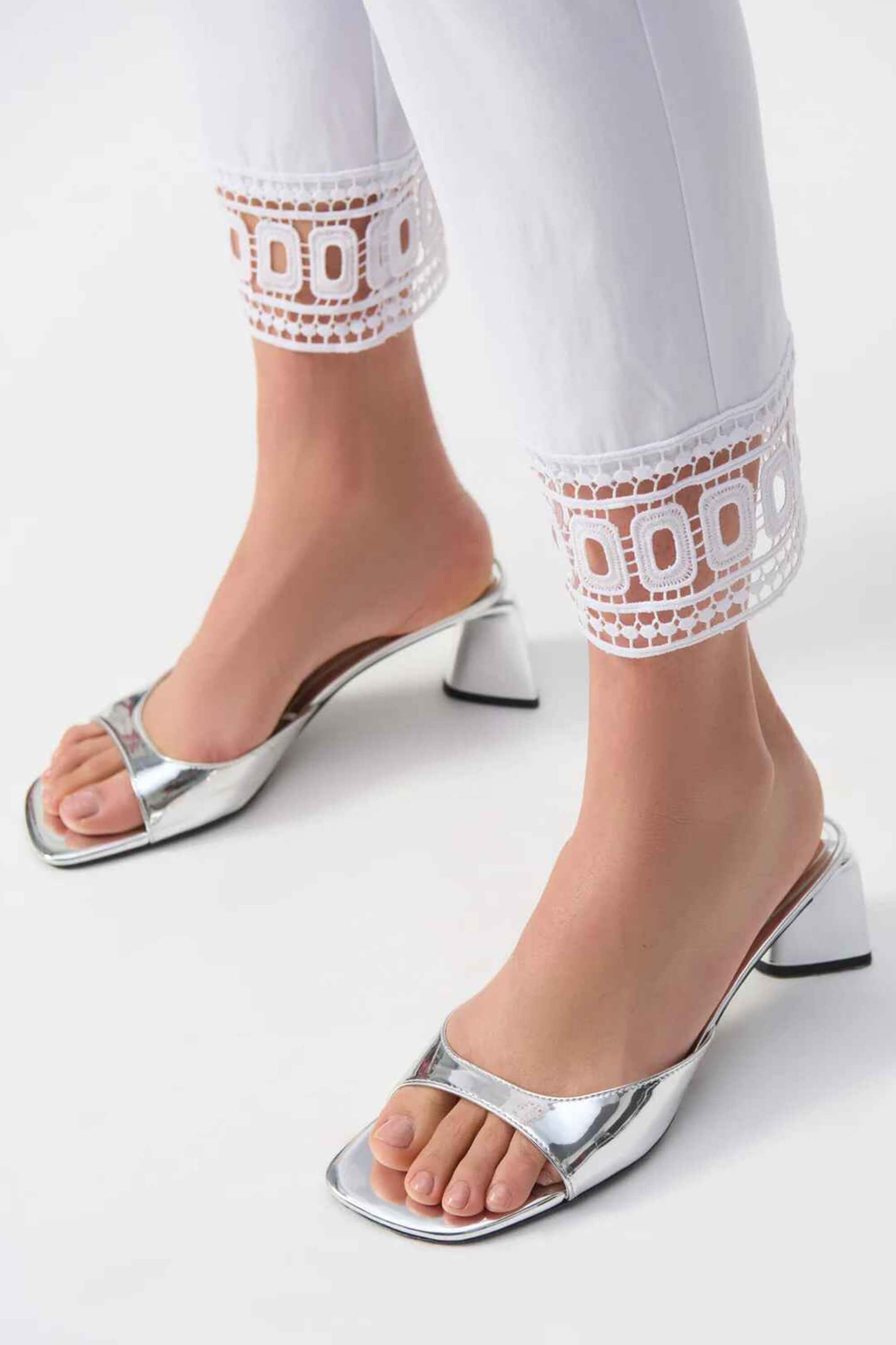 Pantalón Cropped Pull-On con Detalle Guipur - 251053