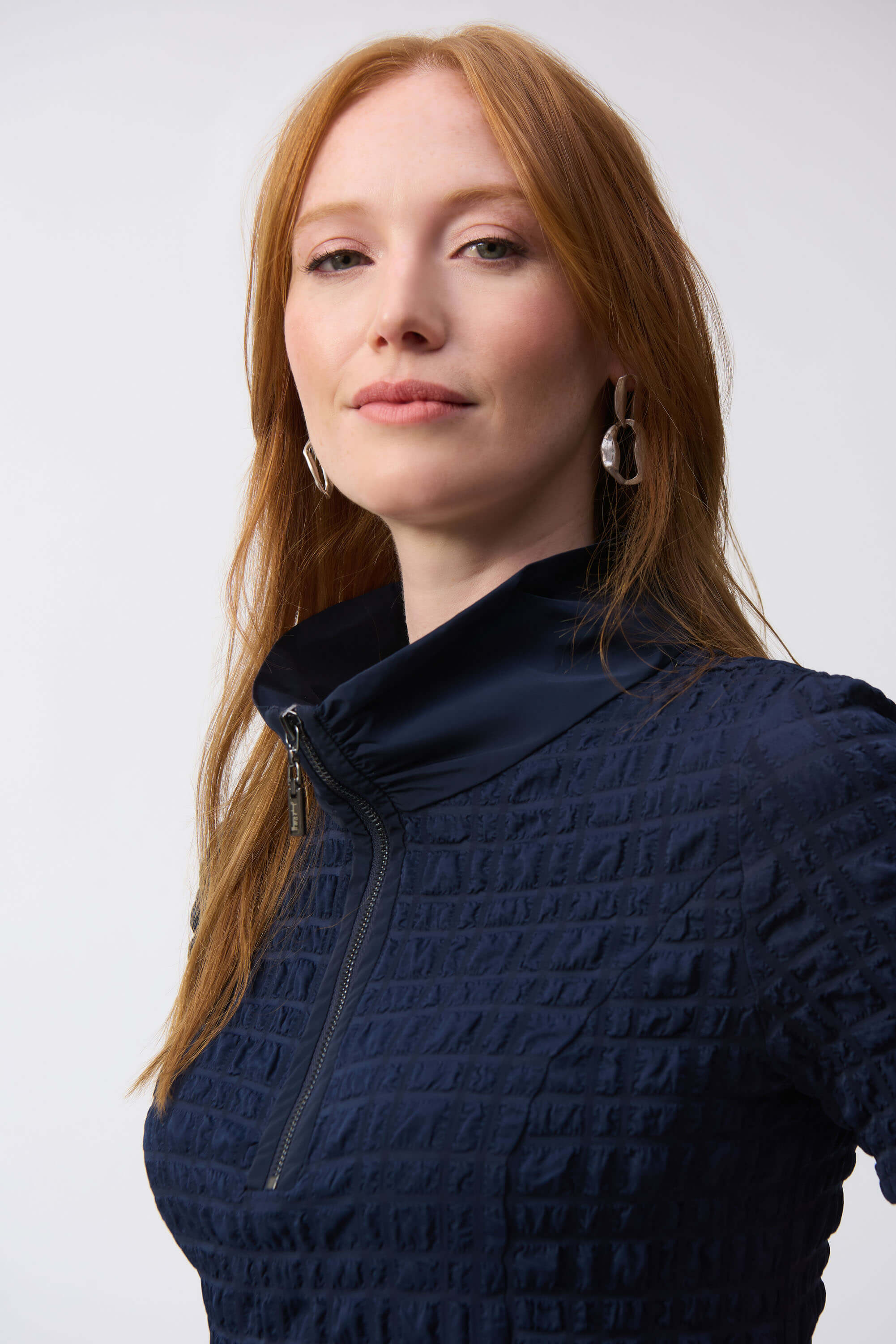 Vestido 251084 | Detalle de cuello y cremallera