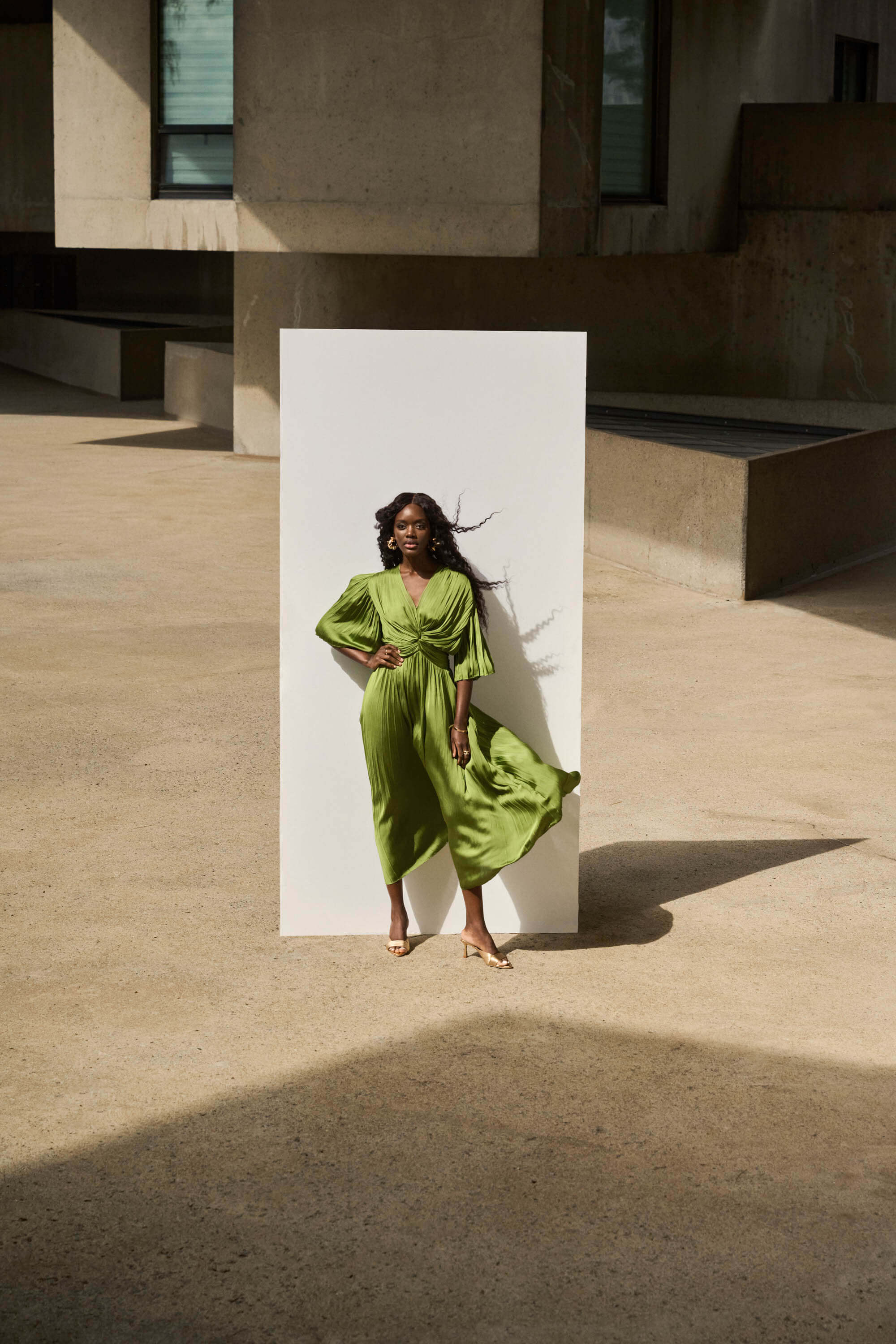 Joseph Ribkoff 251903 | Vestido midi plisado raso vista frontal