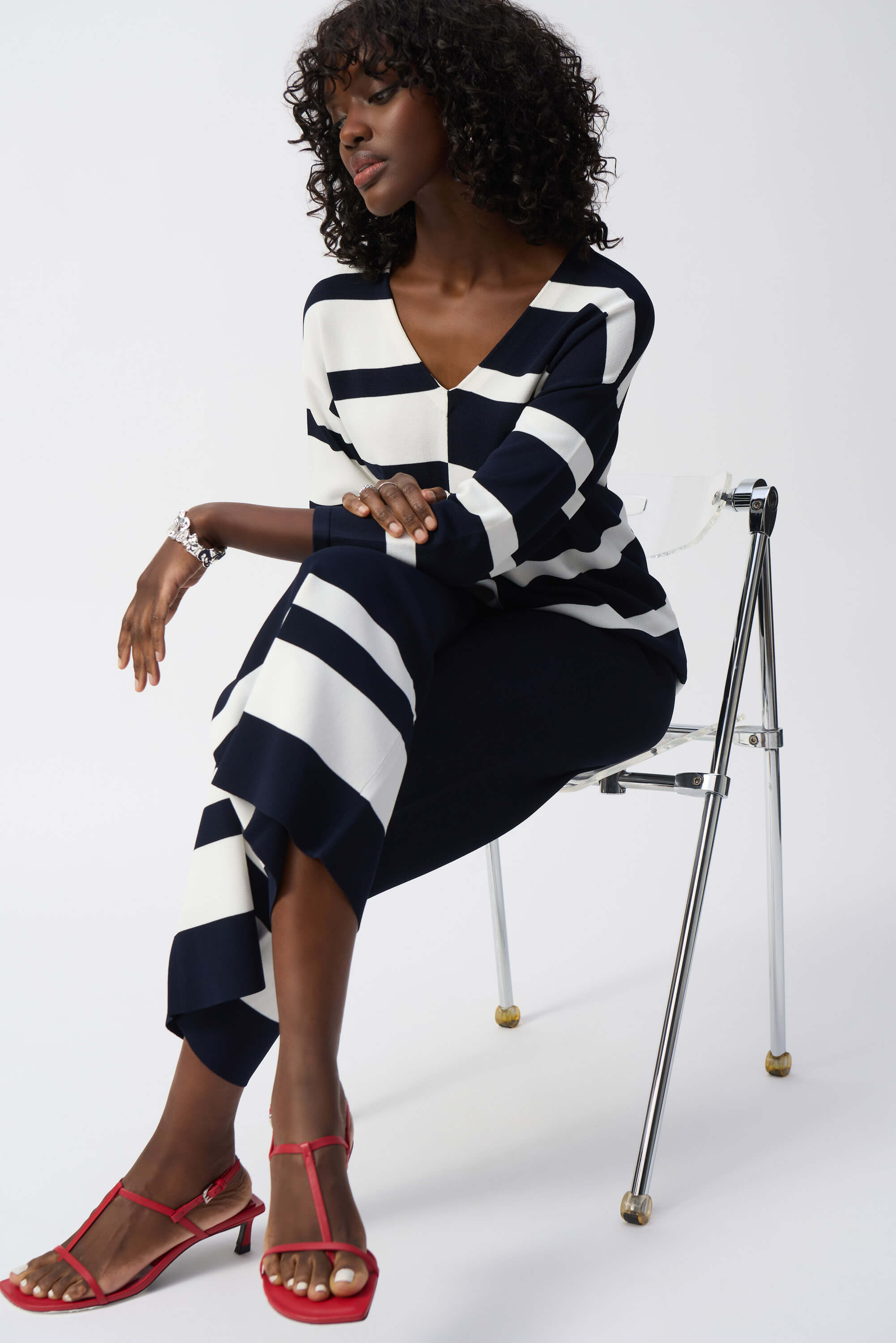 Joseph Ribkoff 251914 | Suéter rayado cuello V vista lateral