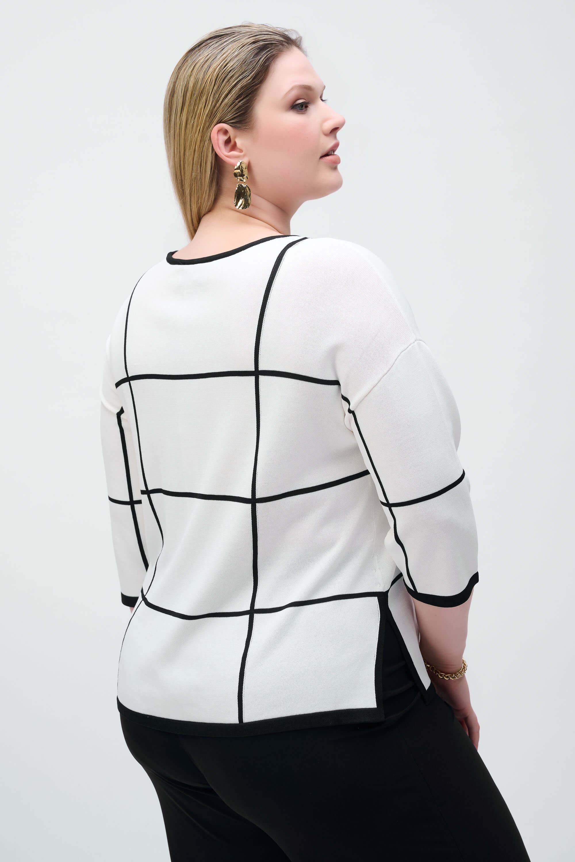 Joseph Ribkoff 251918 | Suéter tartán cuello redondo vista trasera