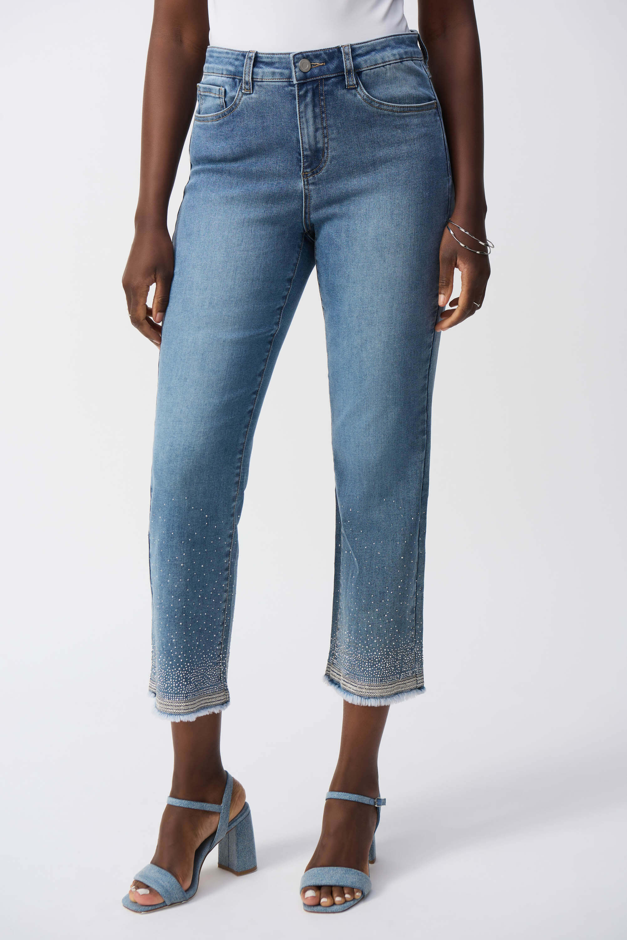 Joseph Ribkoff 251956 | Jeans crop recto con cristales vista frontal
