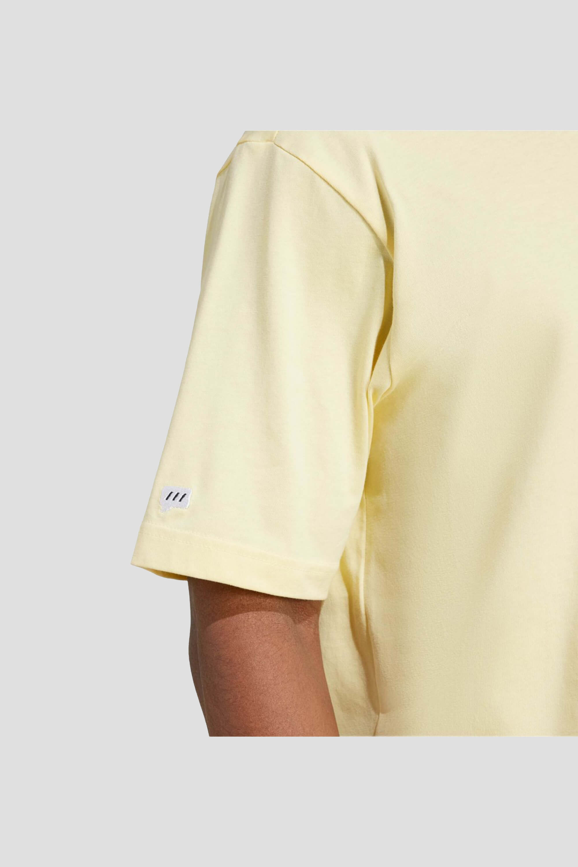 Playera Rmoji Pocket Graphic